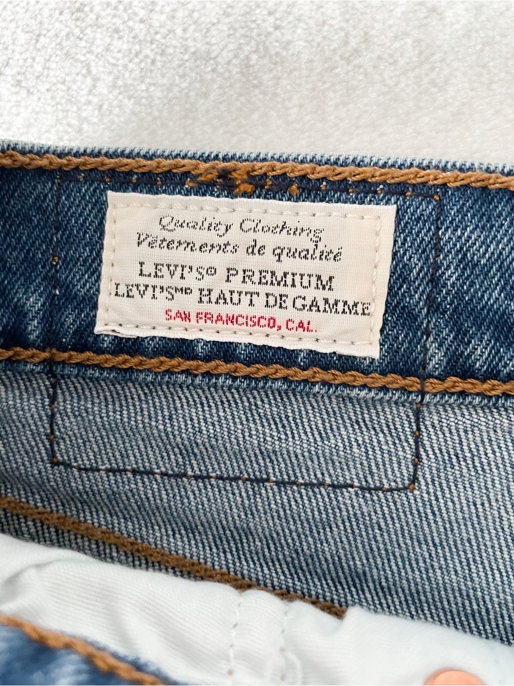 Levi's Ribcage Shorts - Picture 7 of 13
